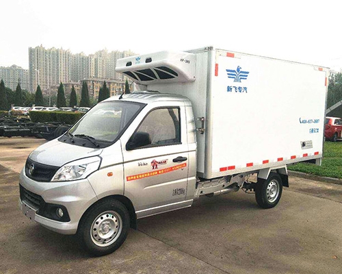 小型冷藏車